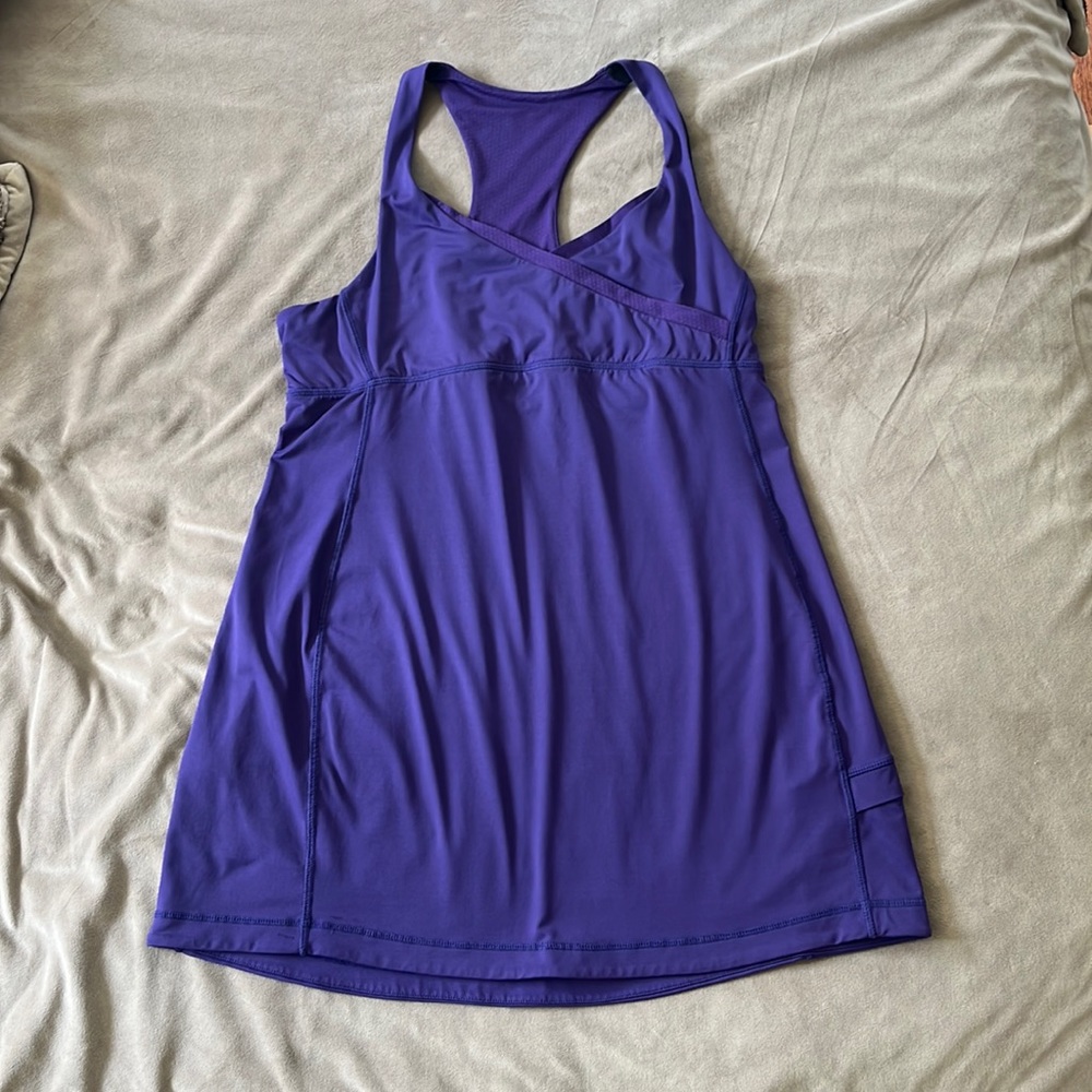 Lululemon Long Tank with built in bra - size 10